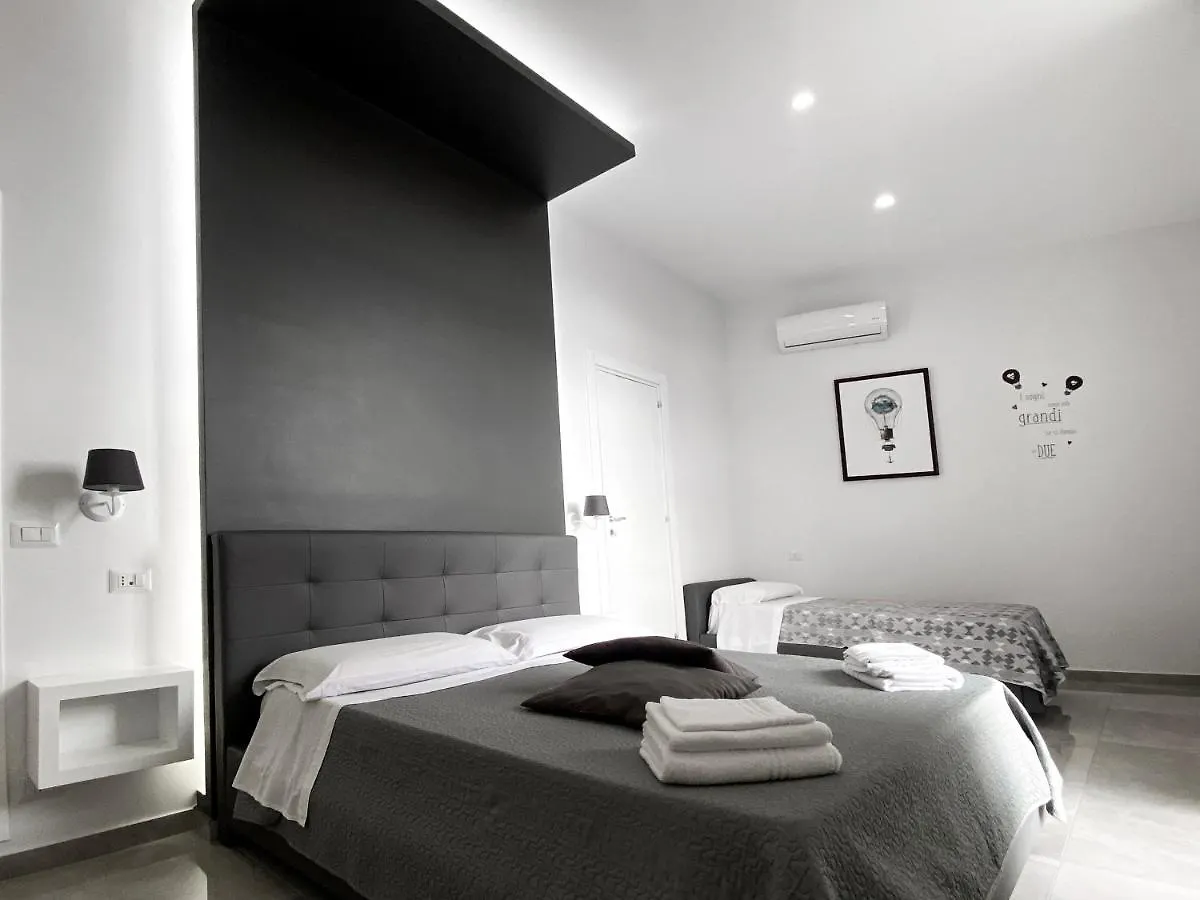 Aurora Luxury Rooms Naples 0*,