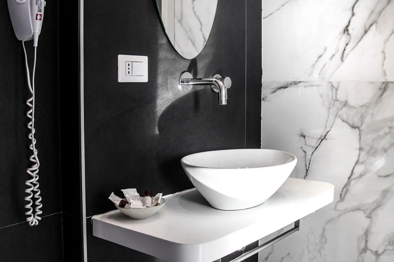 Aurora Luxury Rooms Naples Italy