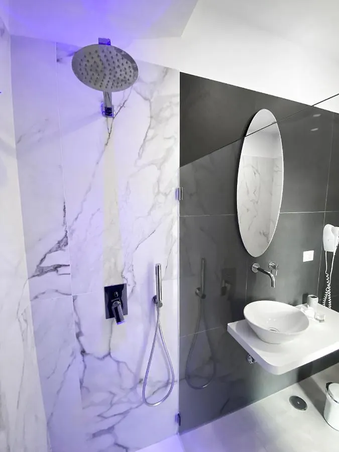 Aurora Luxury Rooms Naples 0*,