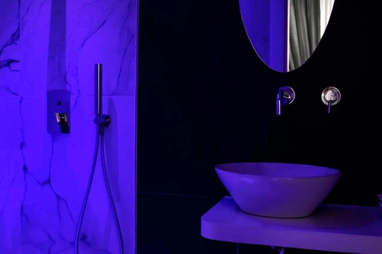 Aurora Luxury Rooms Naples Italy