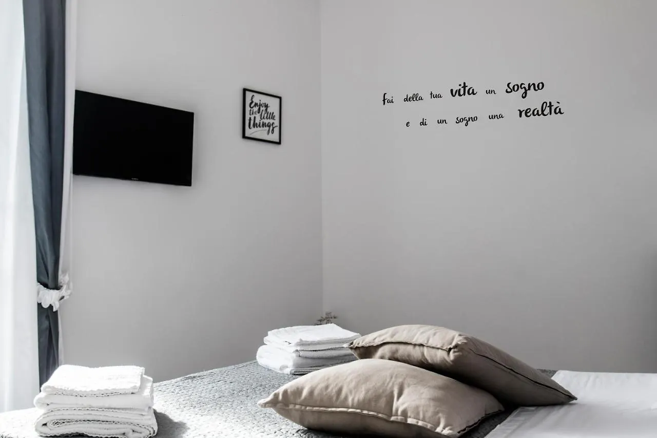 Aurora Luxury Rooms Napoli 0*,  Italia