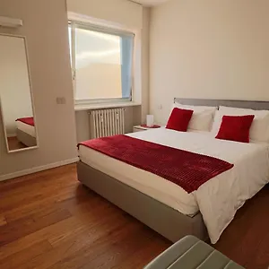 Isola 2*, Milano Italia
